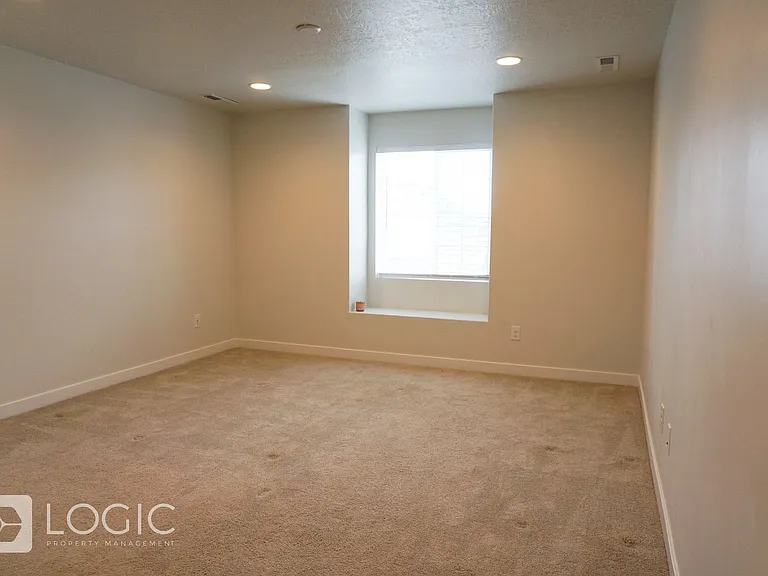 856 W 2800 N — Photo 13