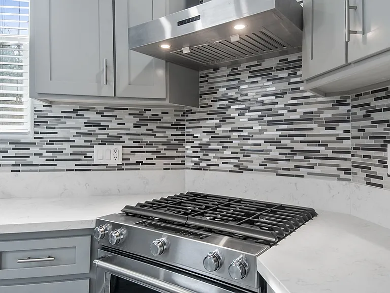 513 S Oak St — Photo 13