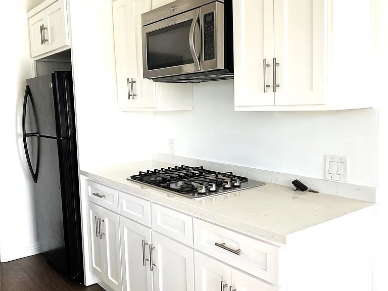 1443 W 9th St — Photo 8