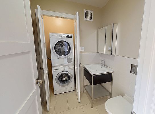 5th image of 310 Greenwich St APT 29E