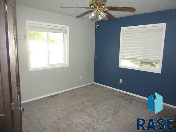 5th image of 400 Ruth St