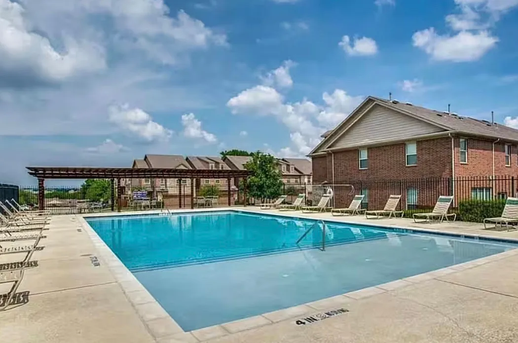 3 bed, 2.5 bath, 1887 sqft, $3,950 — Photo 3
