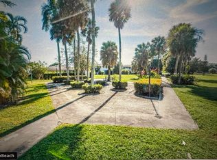 94 E East Ct, West Palm Beach, FL 33411