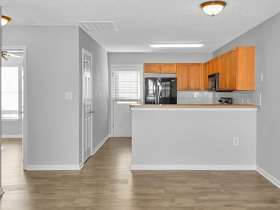 4th image of 309 Sampson St