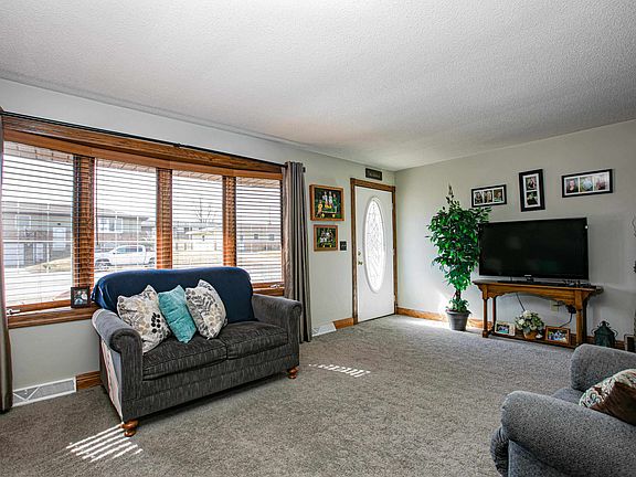 3rd image of 260 Maureen Ave