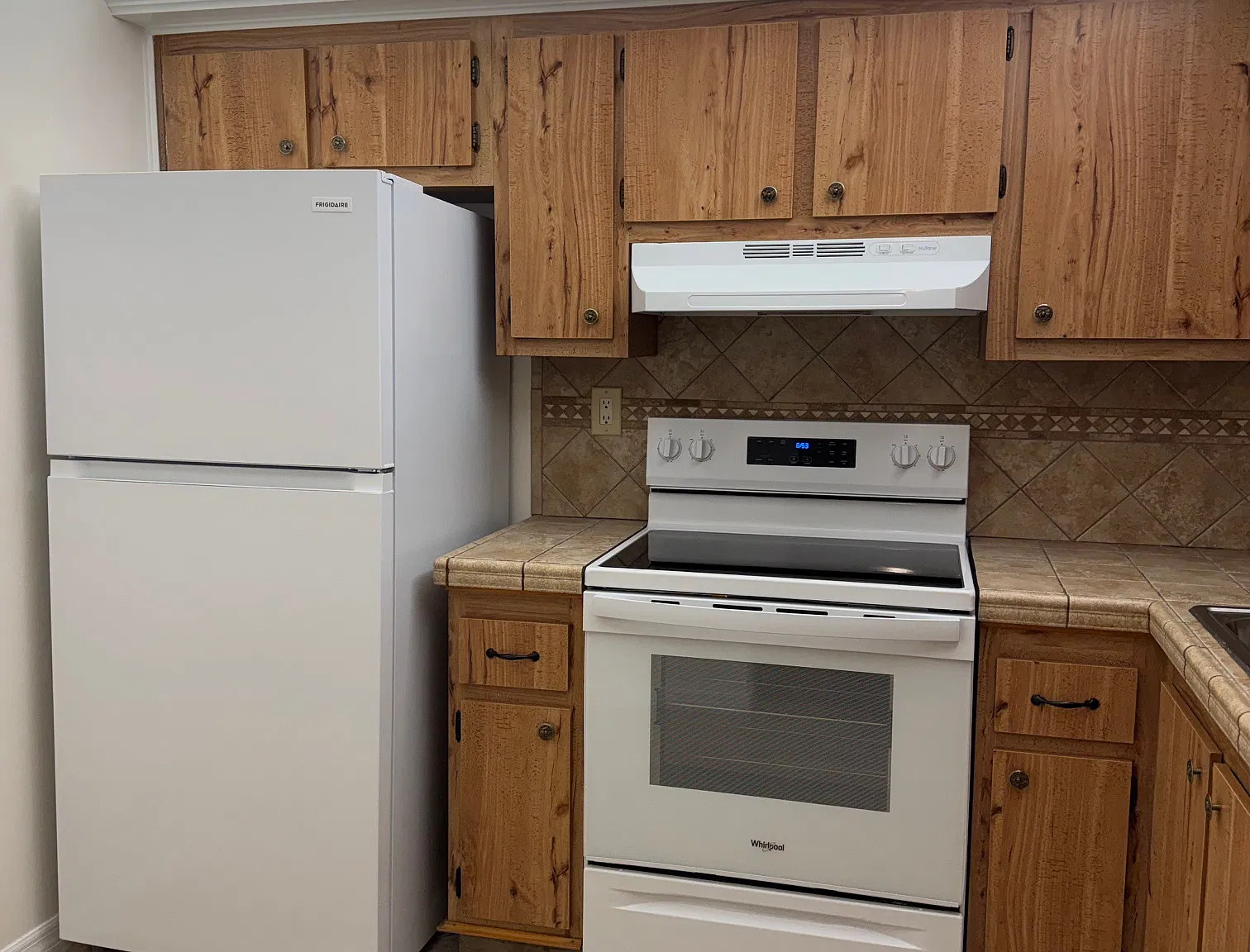 2 bed, 800 sqft, $2,100 — Photo 2