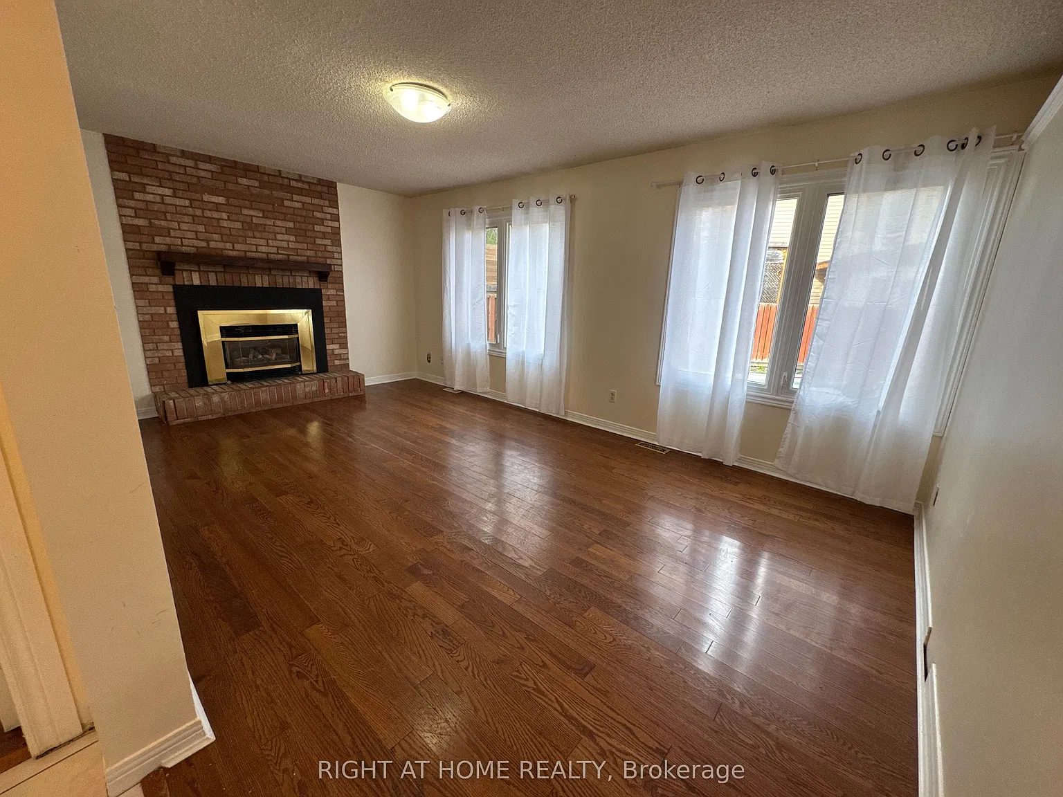 4 bed, $2,795 — Photo 3