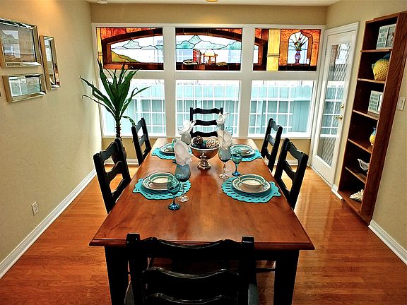 5th image of 141 Venetia Dr