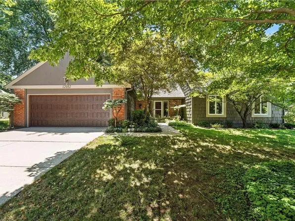 12032 Ballentine St, Overland Park, KS 66213