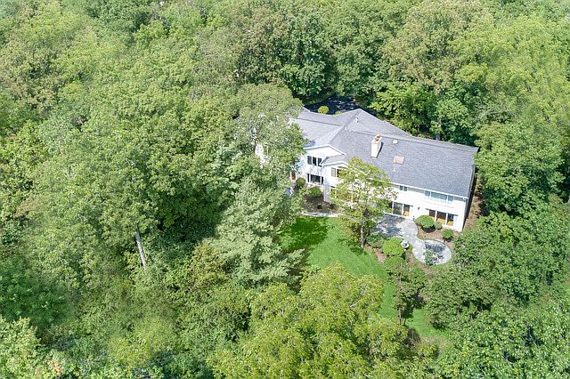 2nd image of 809 Greenacres Ln