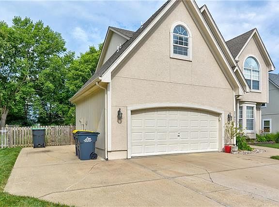 2nd image of 2705 NE Arbor Ct