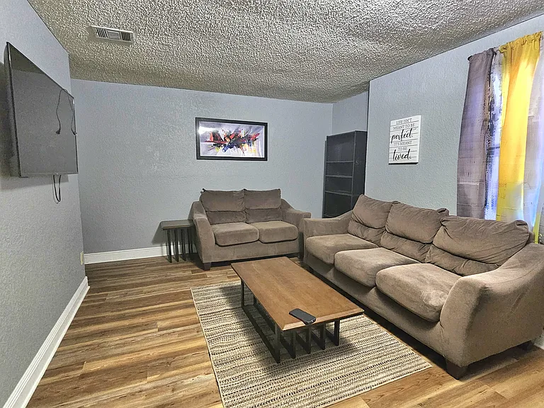 720 Texas Ave #A — Photo 1