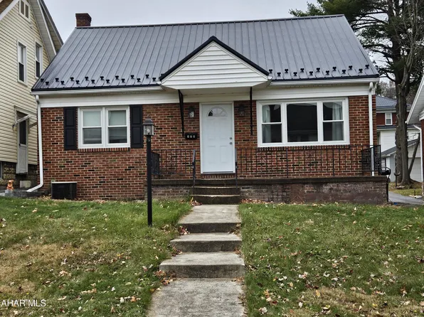 908 26th Ave, Altoona, PA 16601