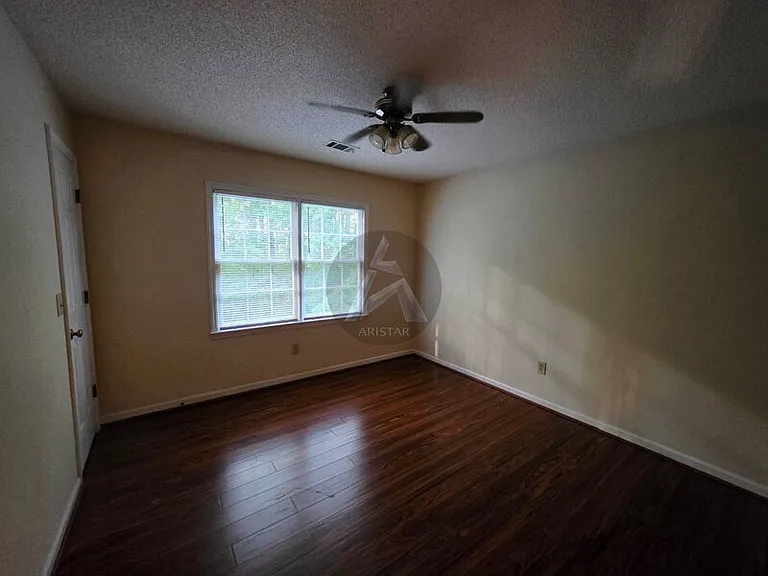 3718 Memorial Pkwy NW — Photo 16