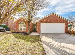 717 Mistymoor Ln, Haslet, TX 76052
