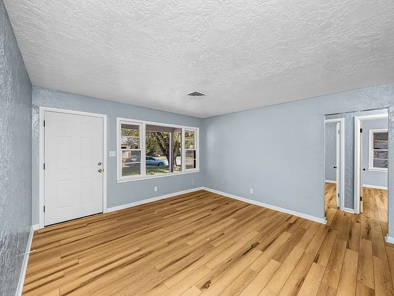 2408 NW Ozmun Ave — Photo 17