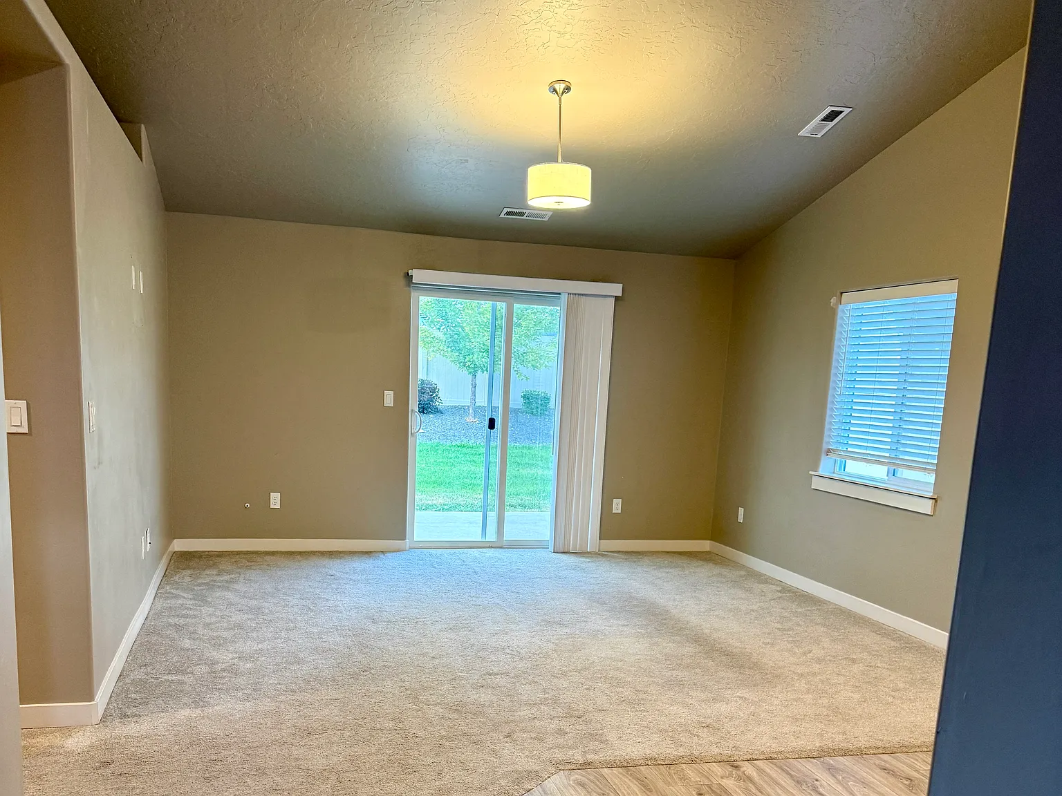 3 bed, 1235 sqft, $2,075 — Photo 3