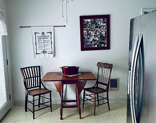Kitchen dining space