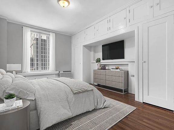 3rd image of 165 E 60th St #5C
