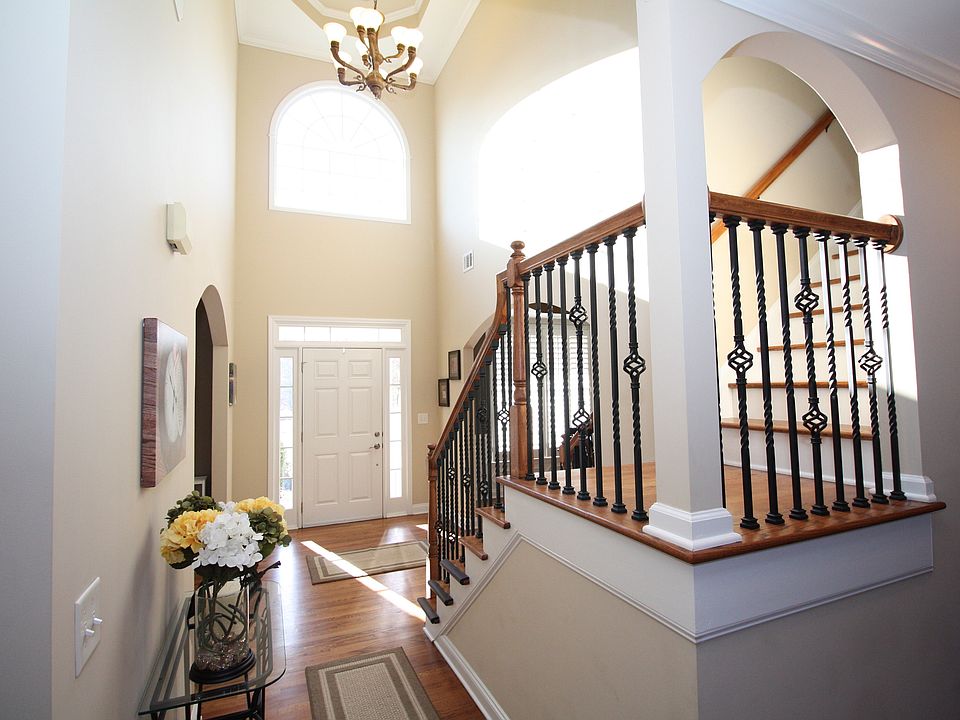 1st image of 555 River Valley Dr