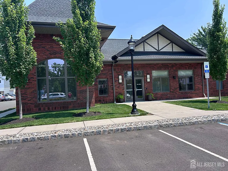 735 Station Rd — Photo 25