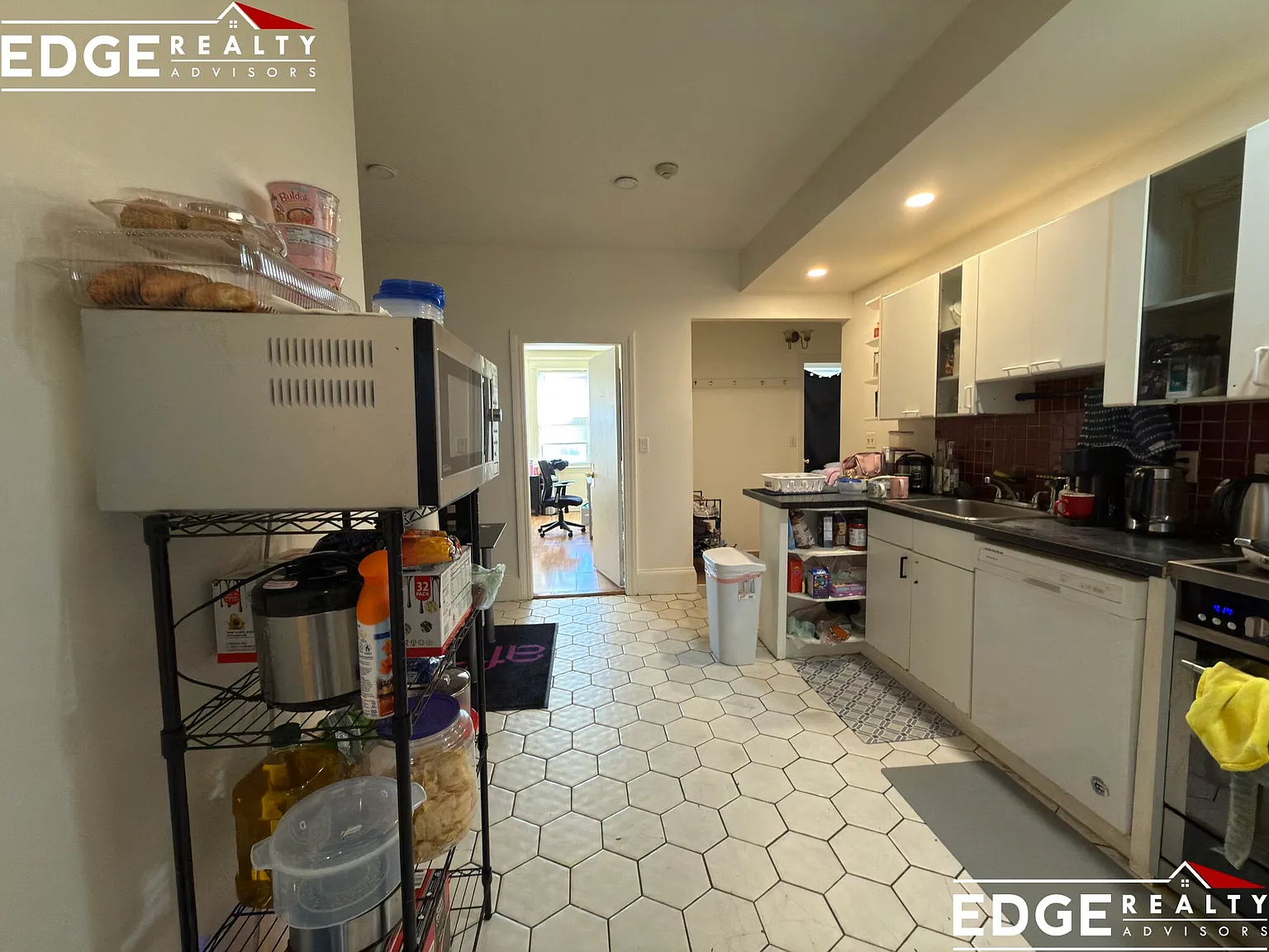 3 bed, 1.0 bath, $3,600 — Photo 3