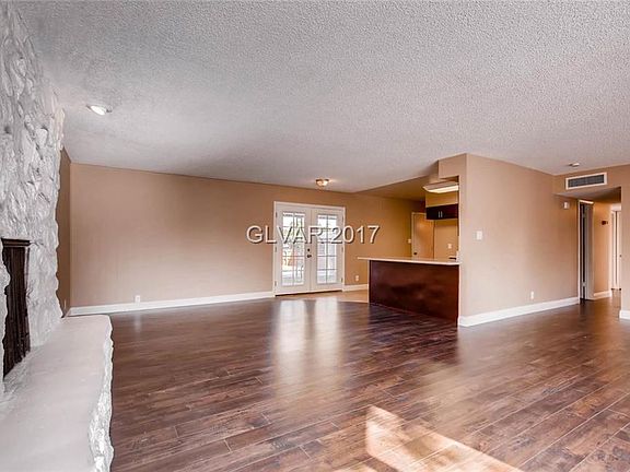 4th image of 801 Slayton Dr