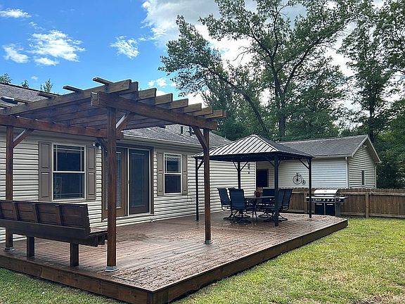 Lots of outdoor living space