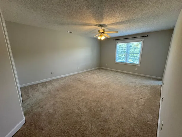 113 Ashton Ln — Photo 10