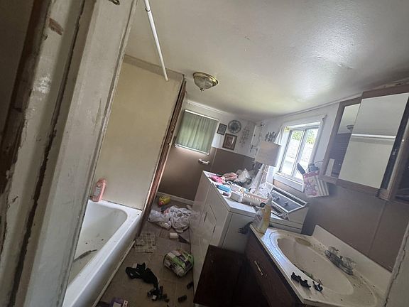 4th image of 4116 McComas Rd