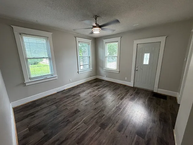 127 N Randolph St — Photo 3