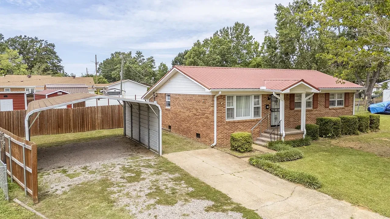 3 bed, 1025 sqft, $1,200 — Photo 2