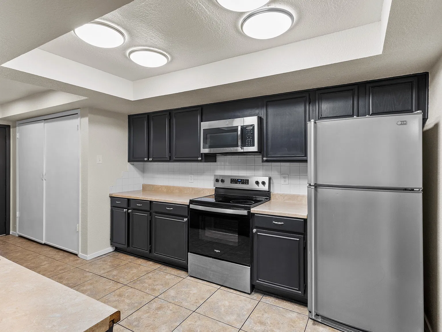 4 bed, 2130 sqft, $2,550 — Photo 4