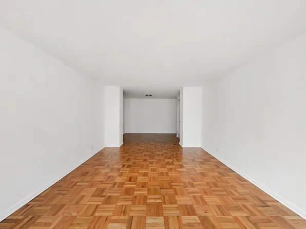 315 West 57th Street image 5 of 26