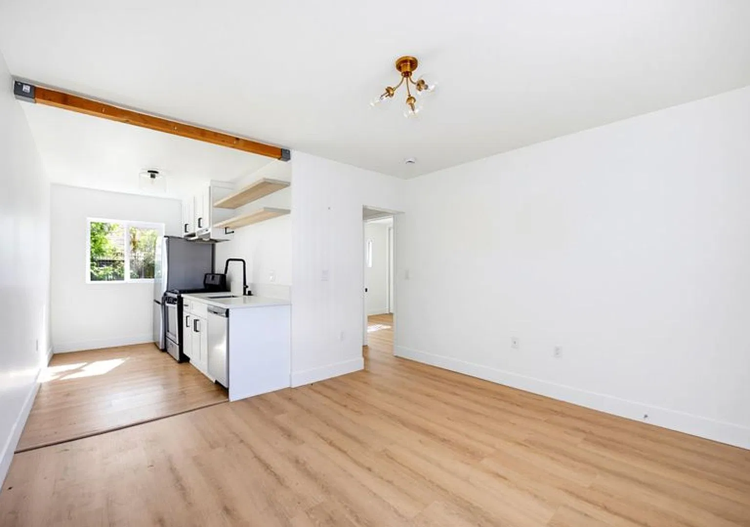 Echo Lake Apartments — Photo 4