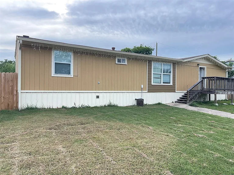 417 Lenora Dr — Photo 1