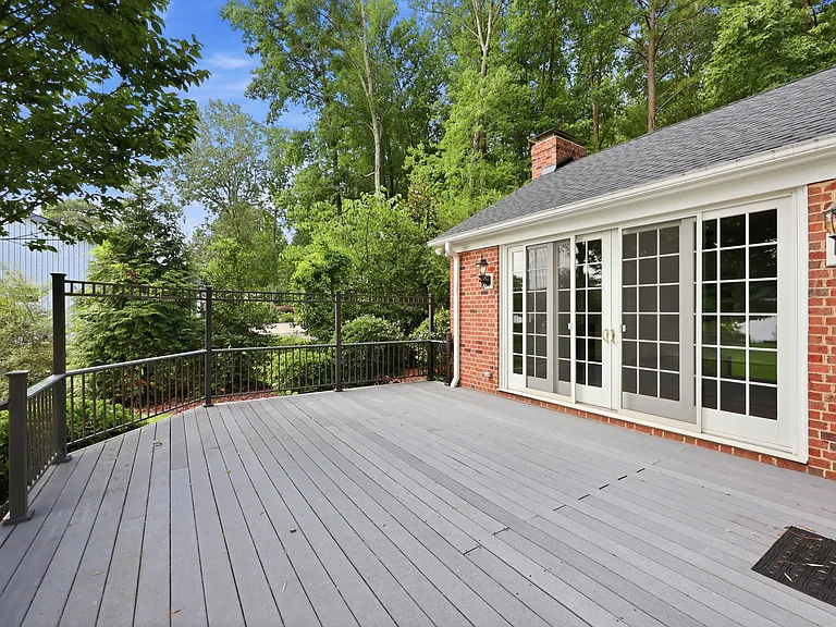253 Lakeview Dr — Photo 11