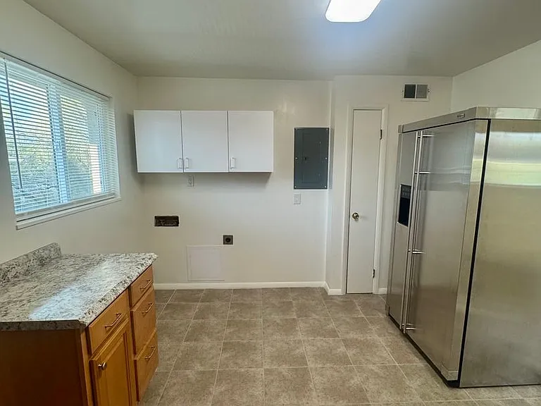 2625 N Chestnut St — Photo 22