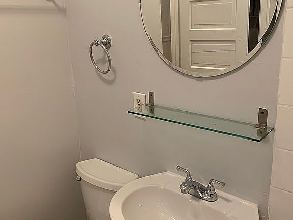 3rd image of 1354 N Artesian Ave APT 3