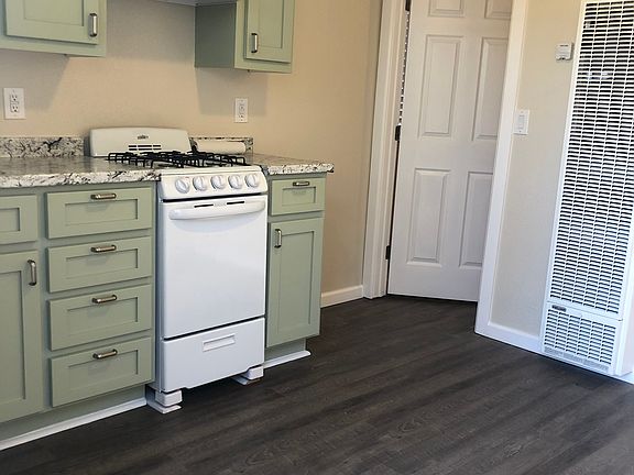 2nd image of 1113 Victoria Ave #200