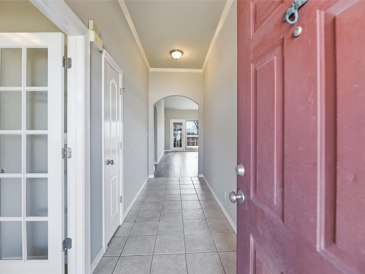 3 bed, 2.0 bath, 1994 sqft, $2,200 — Photo 2
