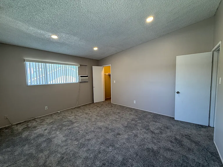 1026 Grover Ave #1 — Photo 14