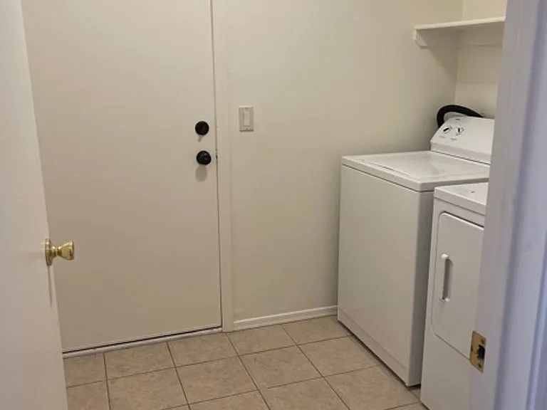 2057 W Silver Meadow Pl — Photo 11