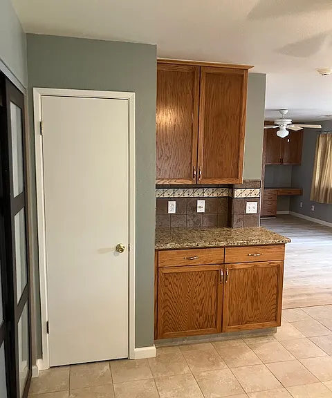 6084 N Gentry Ave — Photo 11