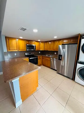 3 bed, 1622 sqft, $2,700 — Photo 2