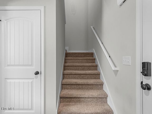 4th image of 405 Reno Place