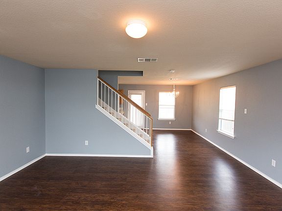 2nd image of 411 Oxford Dr