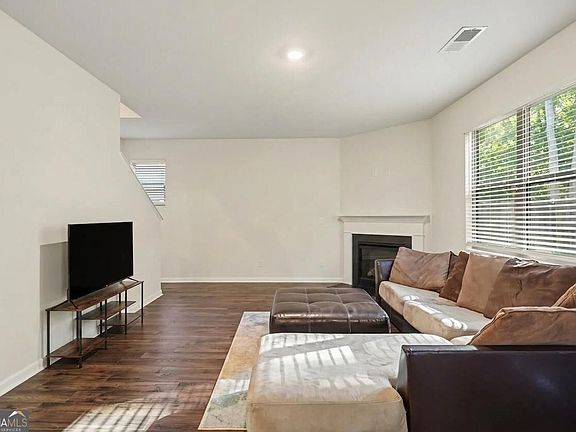 5th image of 9883 Byrne Dr