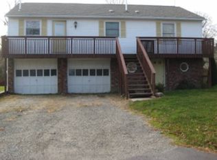 29 Locust Ave, Portsmouth, RI 02871