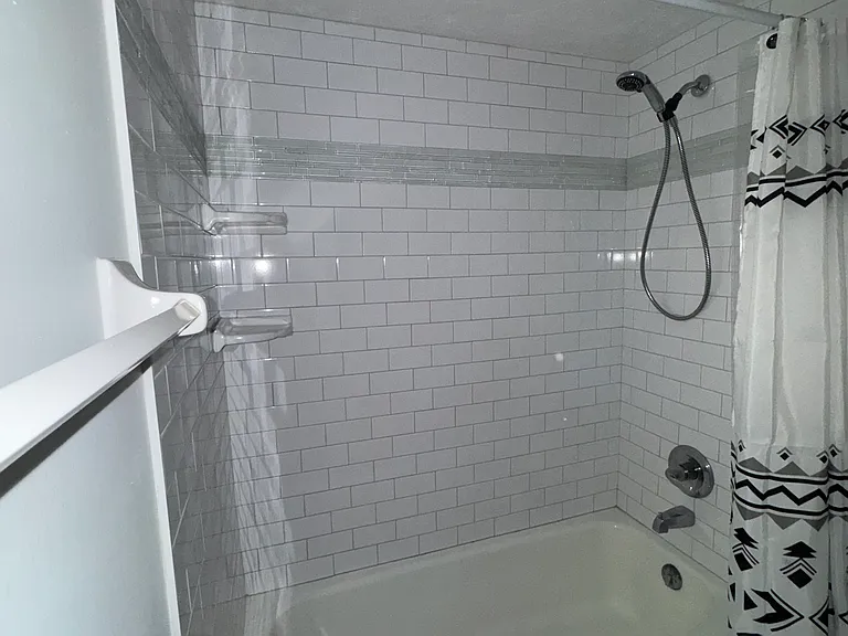 220 Hiawatha Ct E #220 — Photo 13
